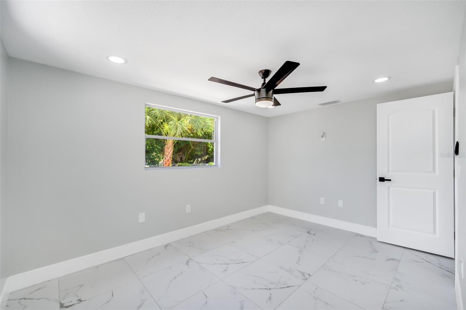 Image 25 of 83 For 208 Palmetto Road W