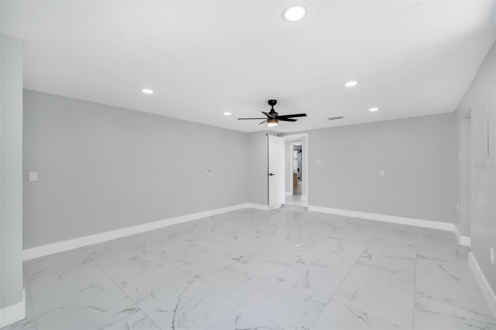 Image 26 of 83 For 208 Palmetto Road W