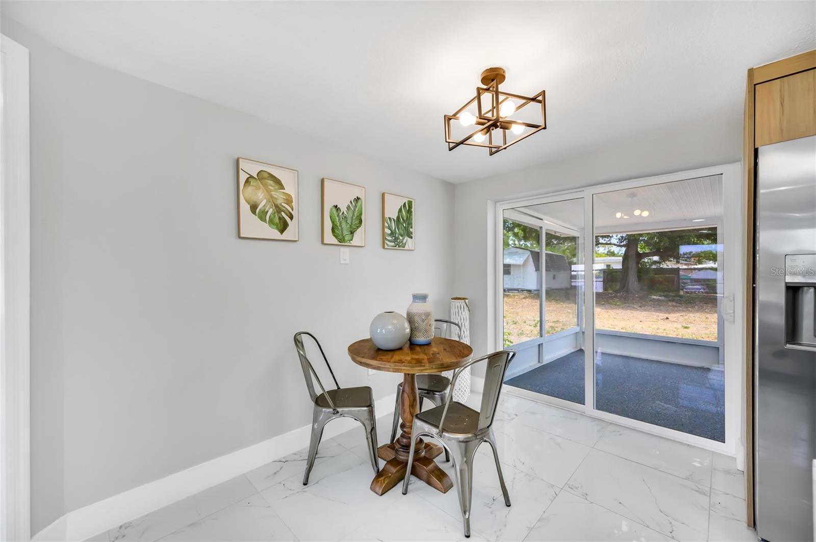 Image 29 of 83 For 208 Palmetto Road W
