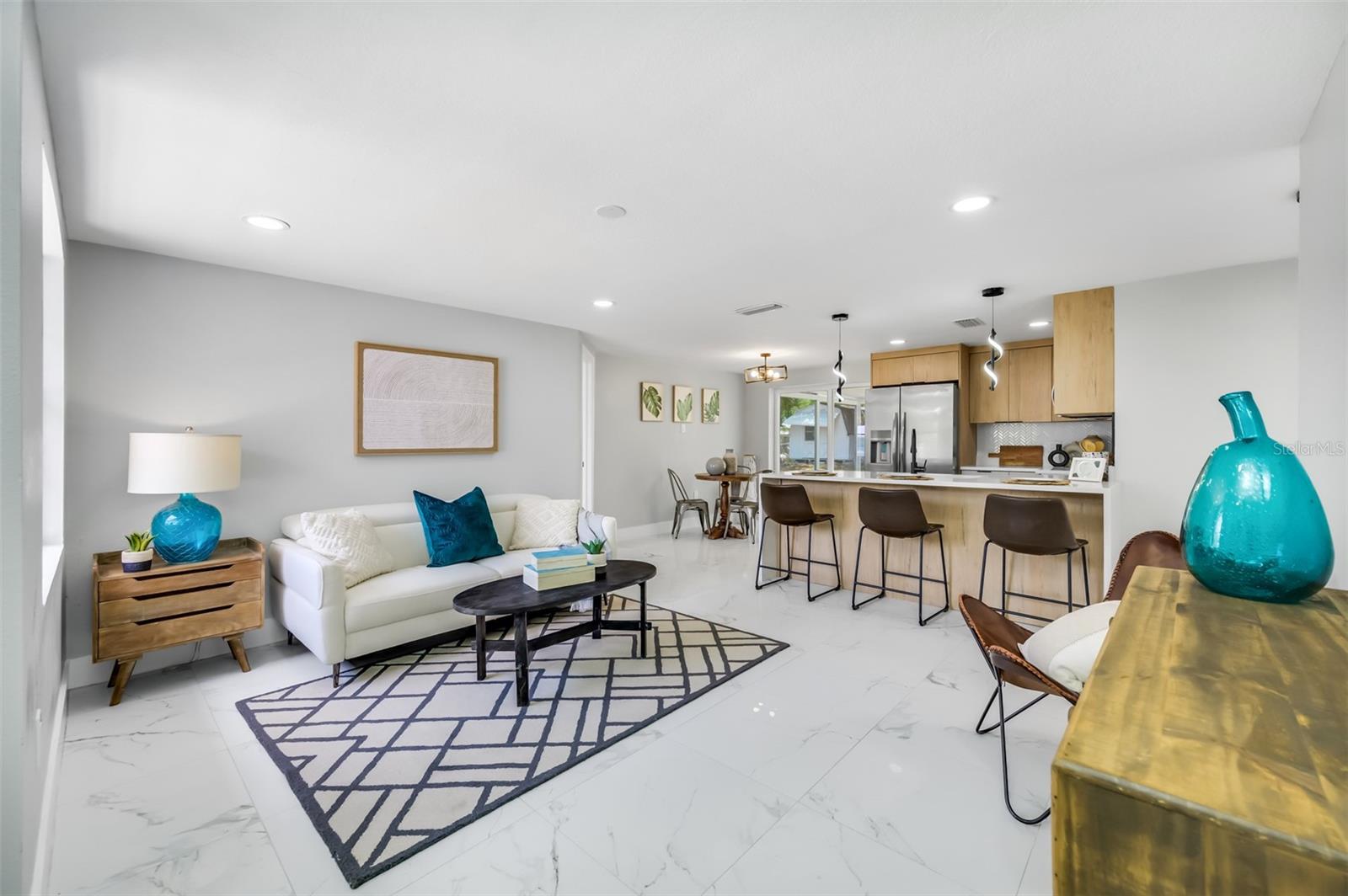 Image 3 of 83 For 208 Palmetto Road W