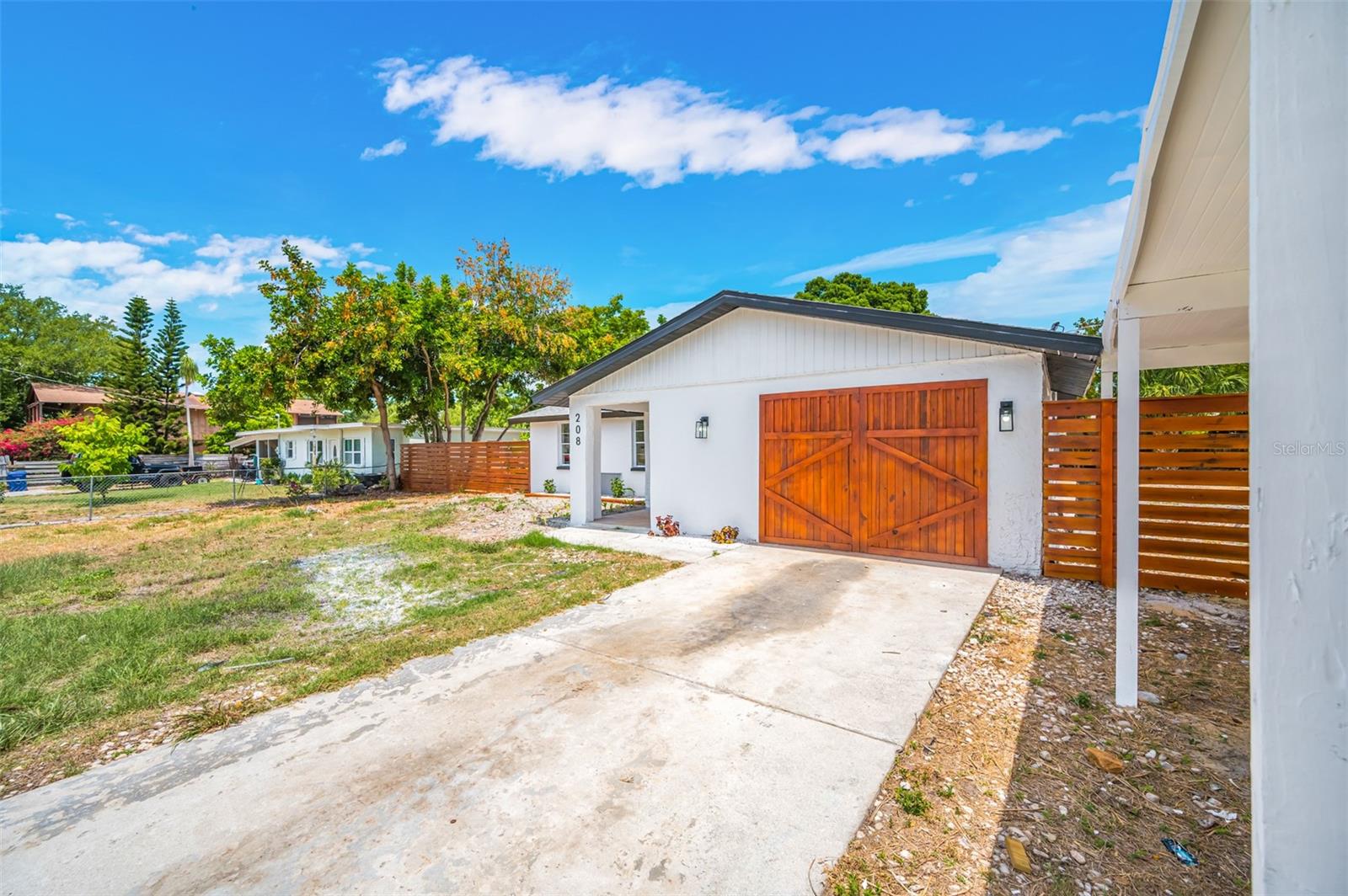Image 36 of 83 For 208 Palmetto Road W