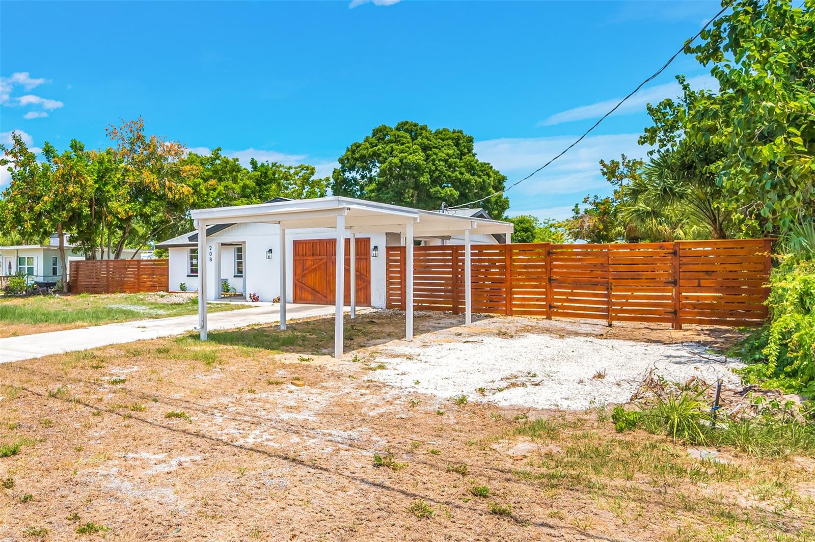Image 38 of 83 For 208 Palmetto Road W