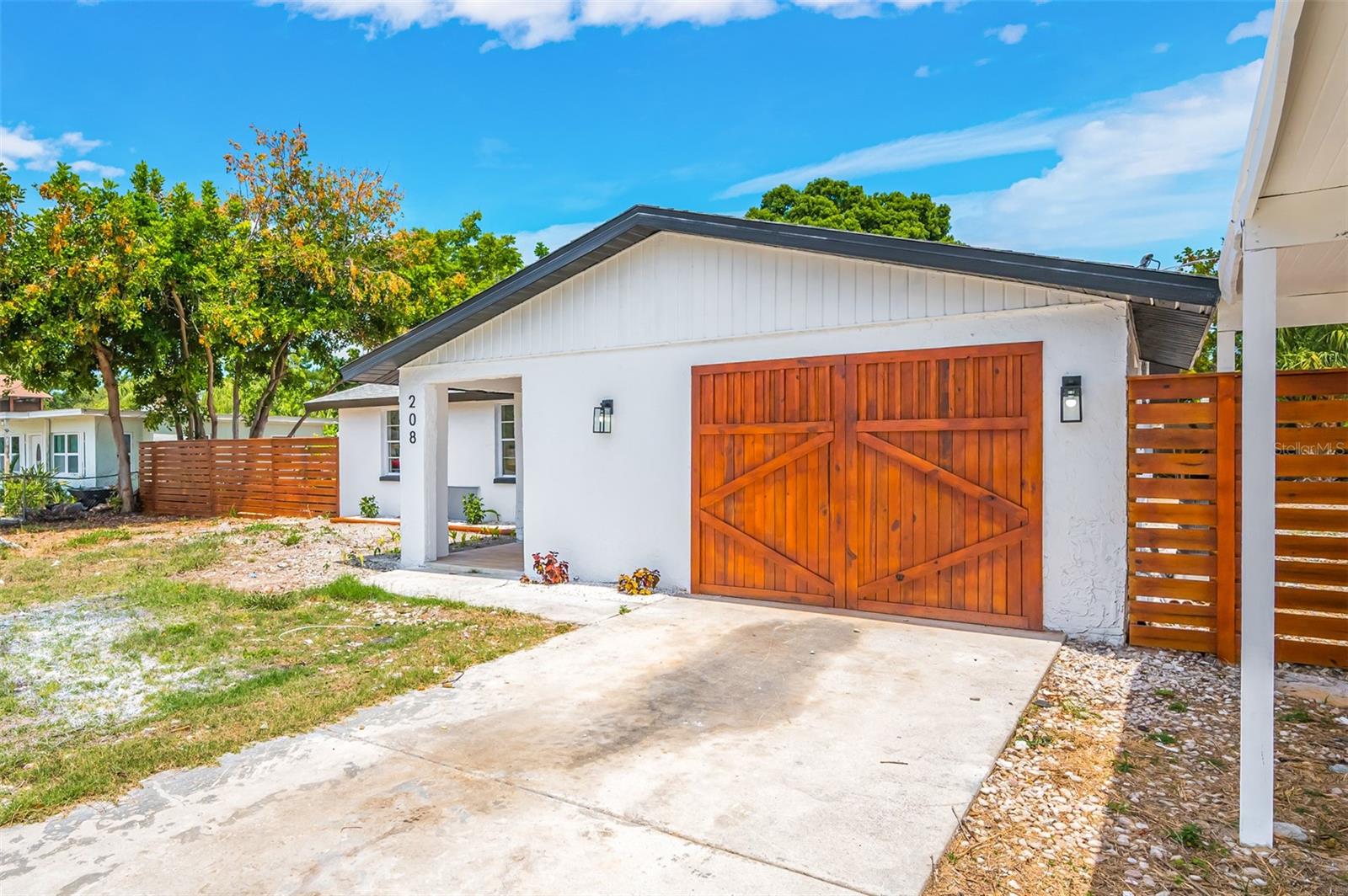 Image 40 of 83 For 208 Palmetto Road W