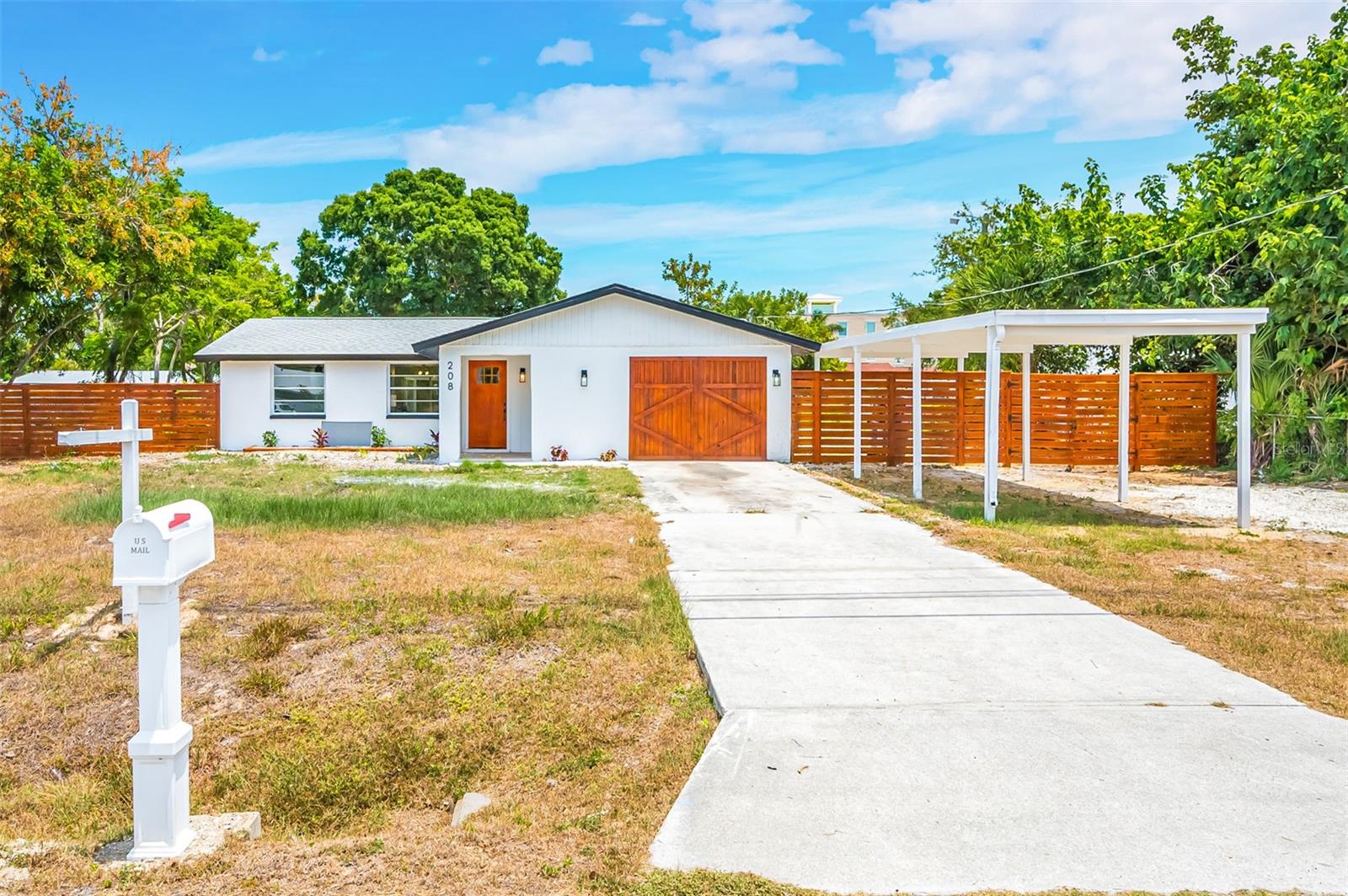 Image 41 of 83 For 208 Palmetto Road W
