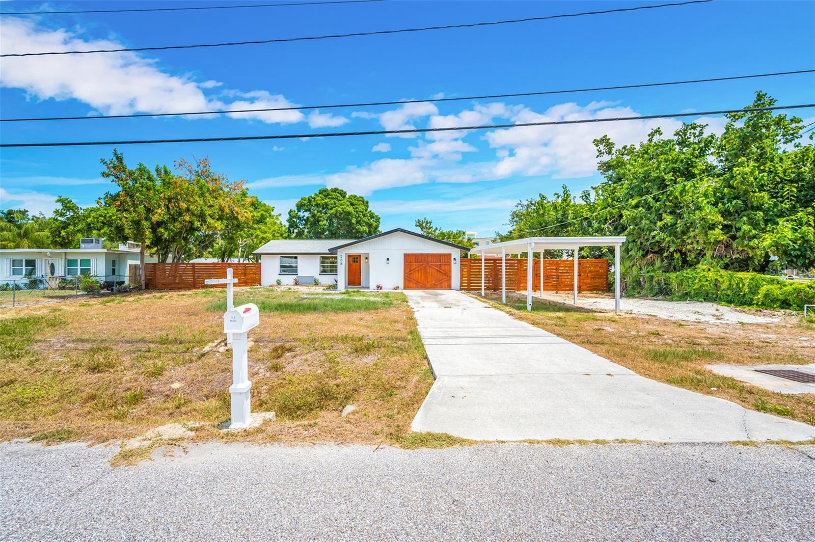 Image 42 of 83 For 208 Palmetto Road W
