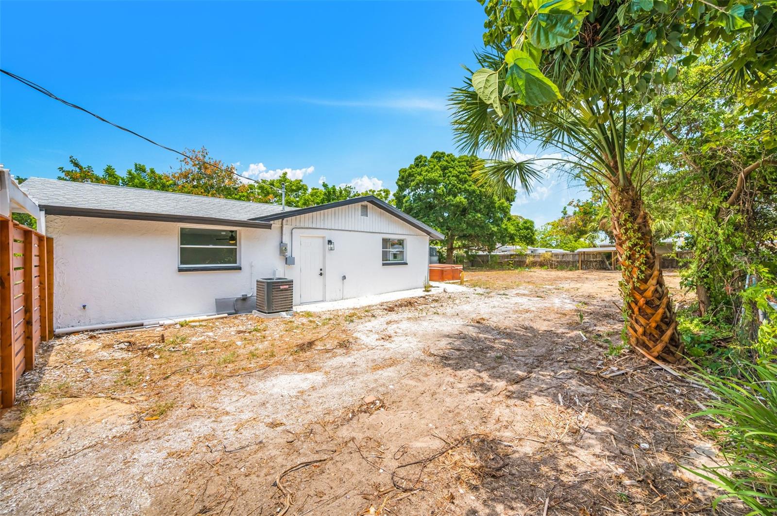 Image 46 of 83 For 208 Palmetto Road W