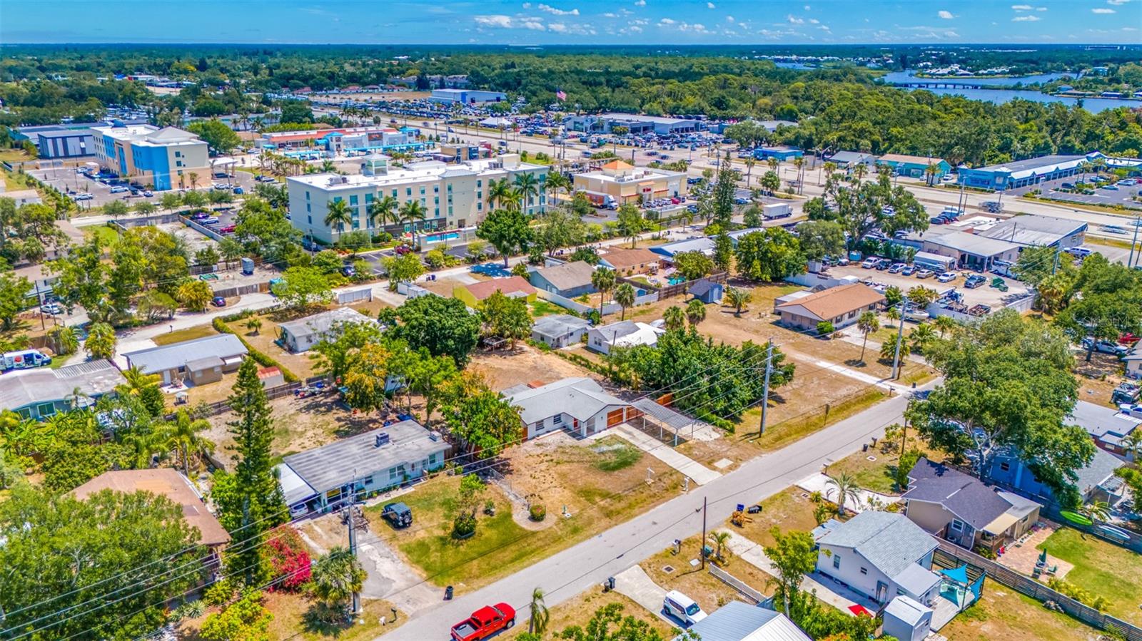 Image 62 of 83 For 208 Palmetto Road W