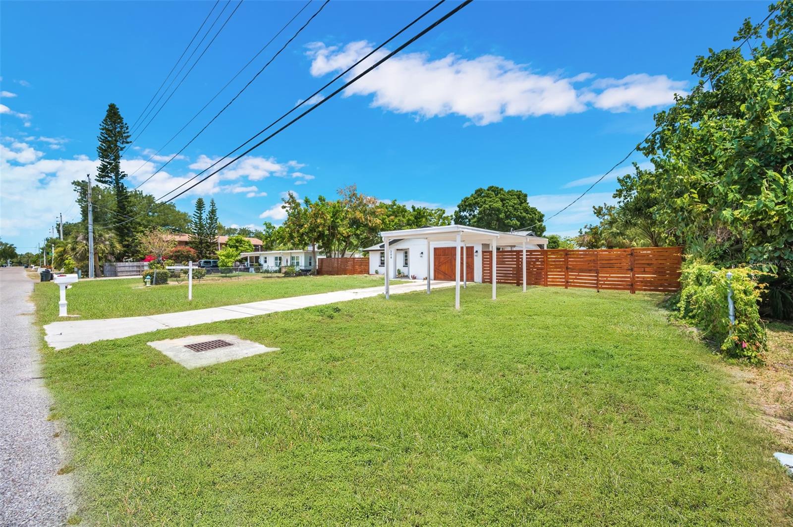 Image 79 of 83 For 208 Palmetto Road W