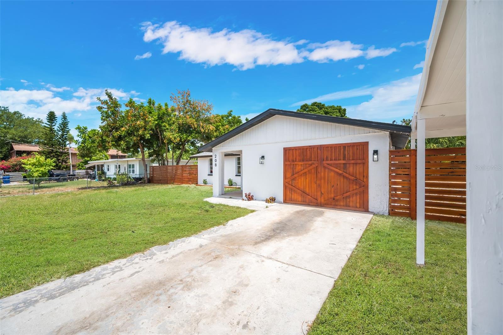 Image 81 of 83 For 208 Palmetto Road W