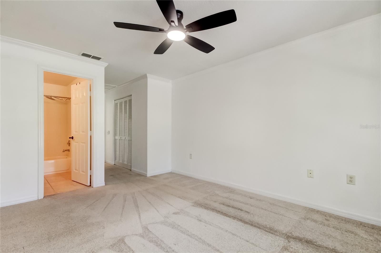 Image 11 of 19 For 400 Willow Avenue D