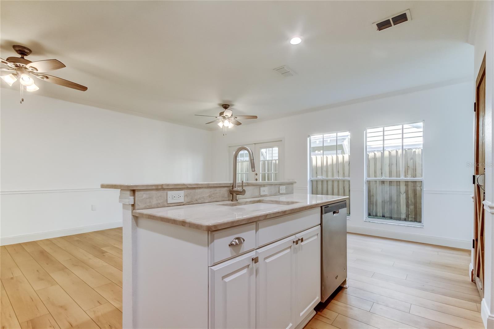 Image 4 of 19 For 400 Willow Avenue D