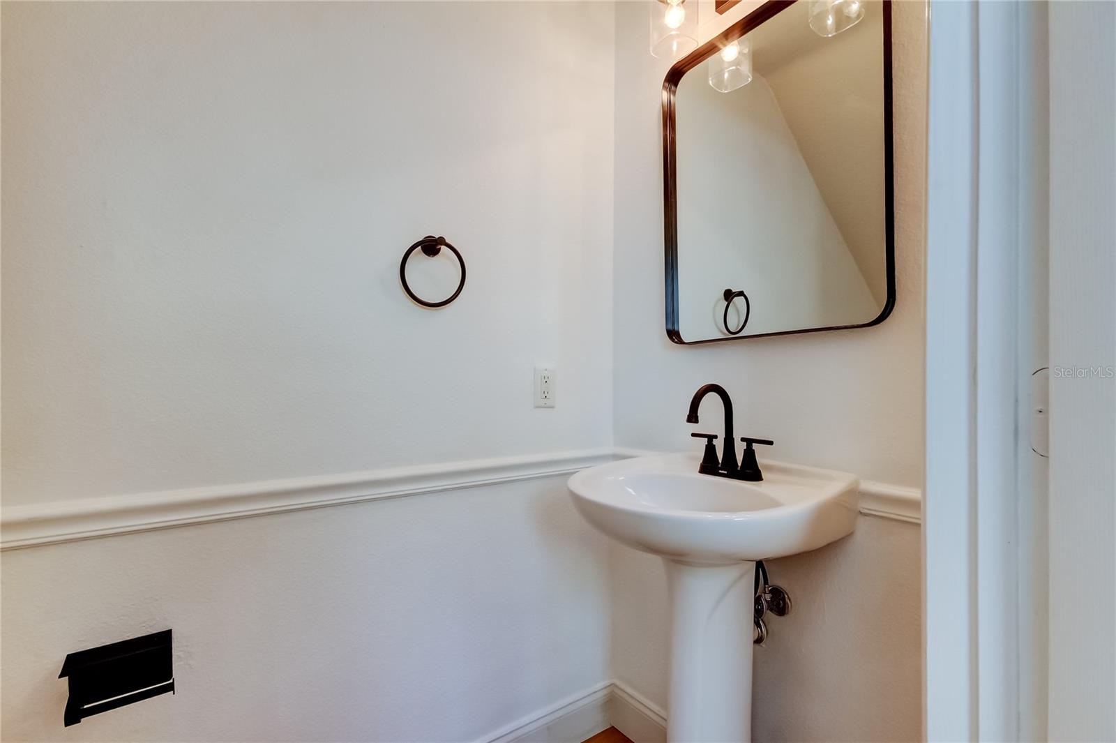Image 7 of 19 For 400 Willow Avenue D