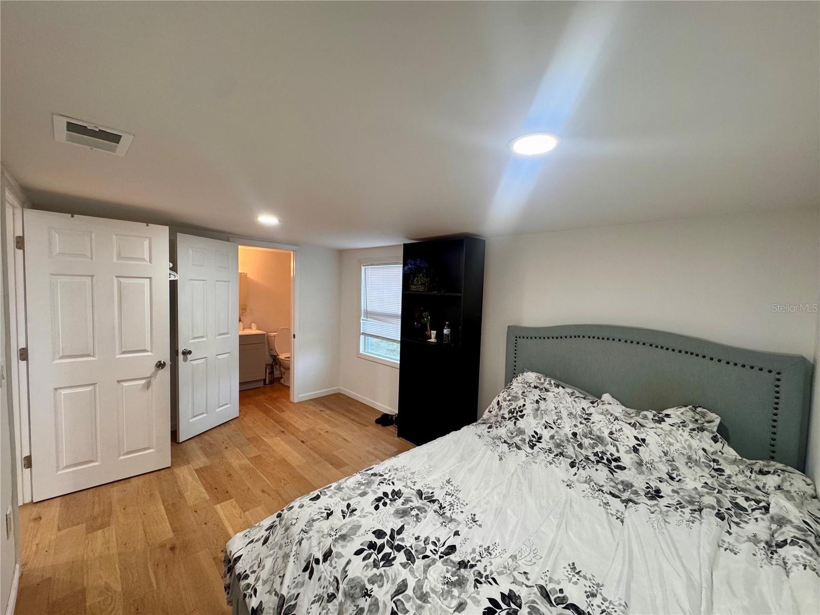 Image 11 of 18 For 1518 Ewing Avenue