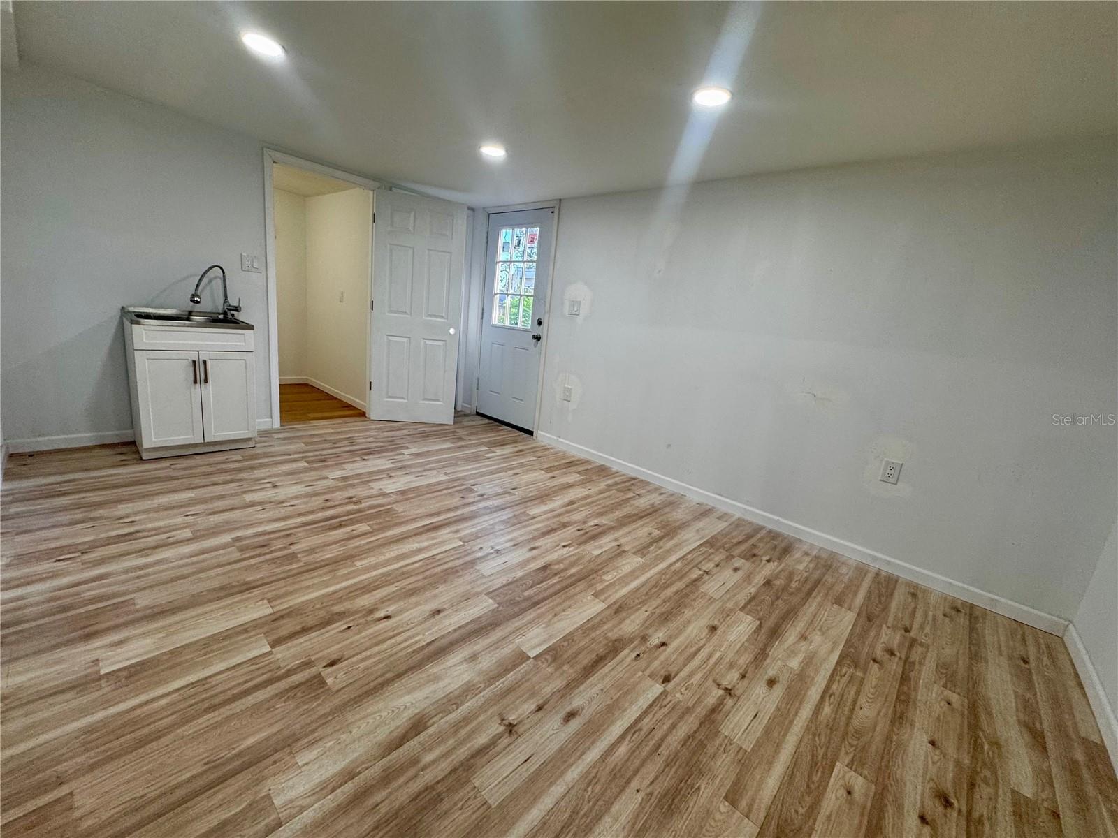Image 16 of 18 For 1518 Ewing Avenue