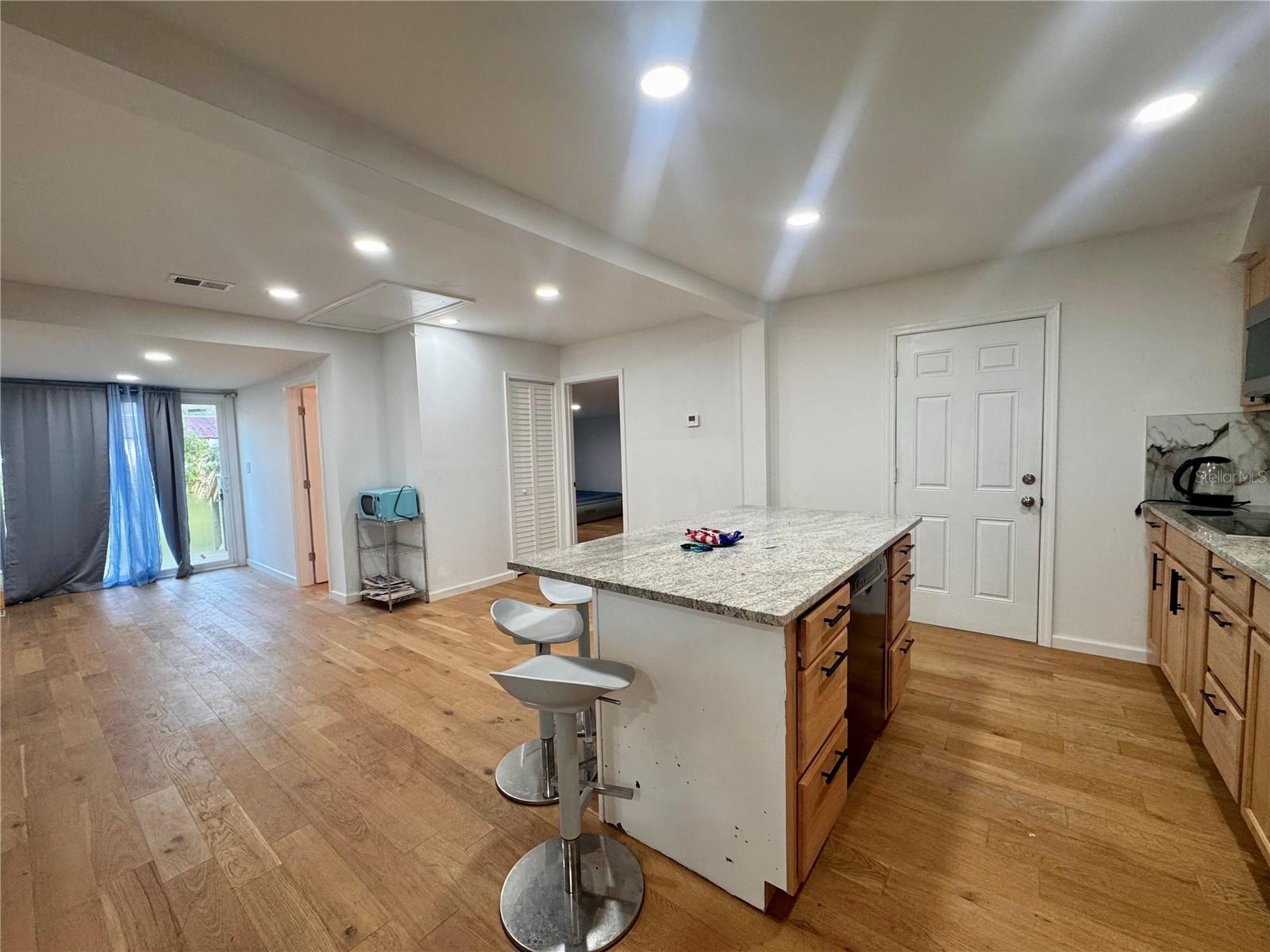 Image 8 of 18 For 1518 Ewing Avenue