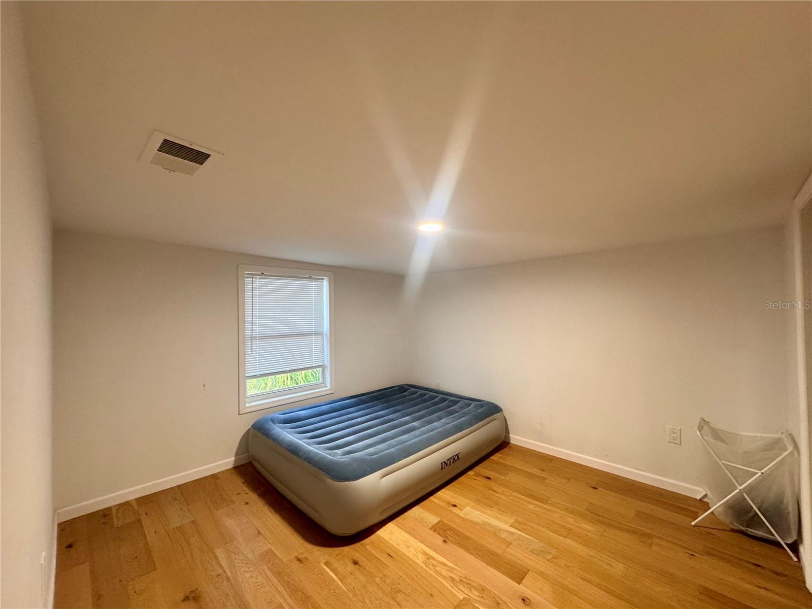 Image 9 of 18 For 1518 Ewing Avenue