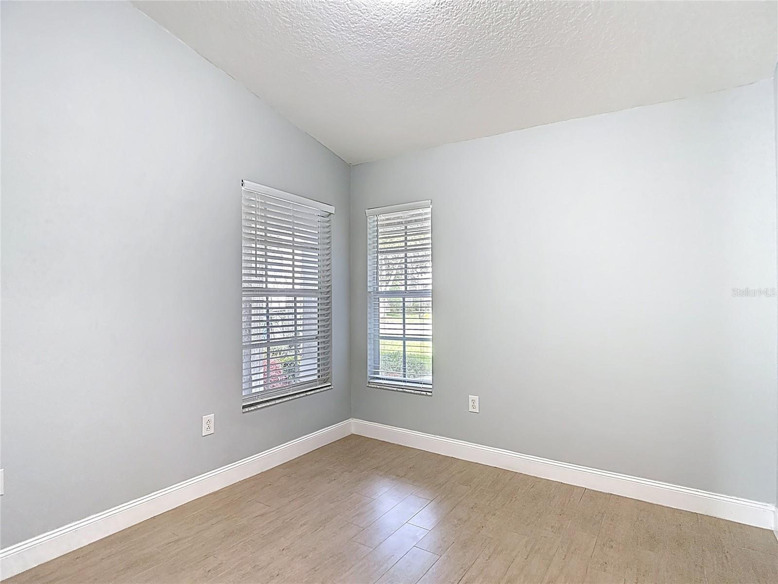 Image 31 of 56 For 12914 Royal George Avenue