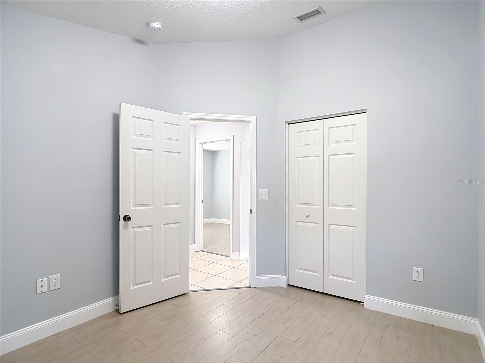 Image 33 of 56 For 12914 Royal George Avenue