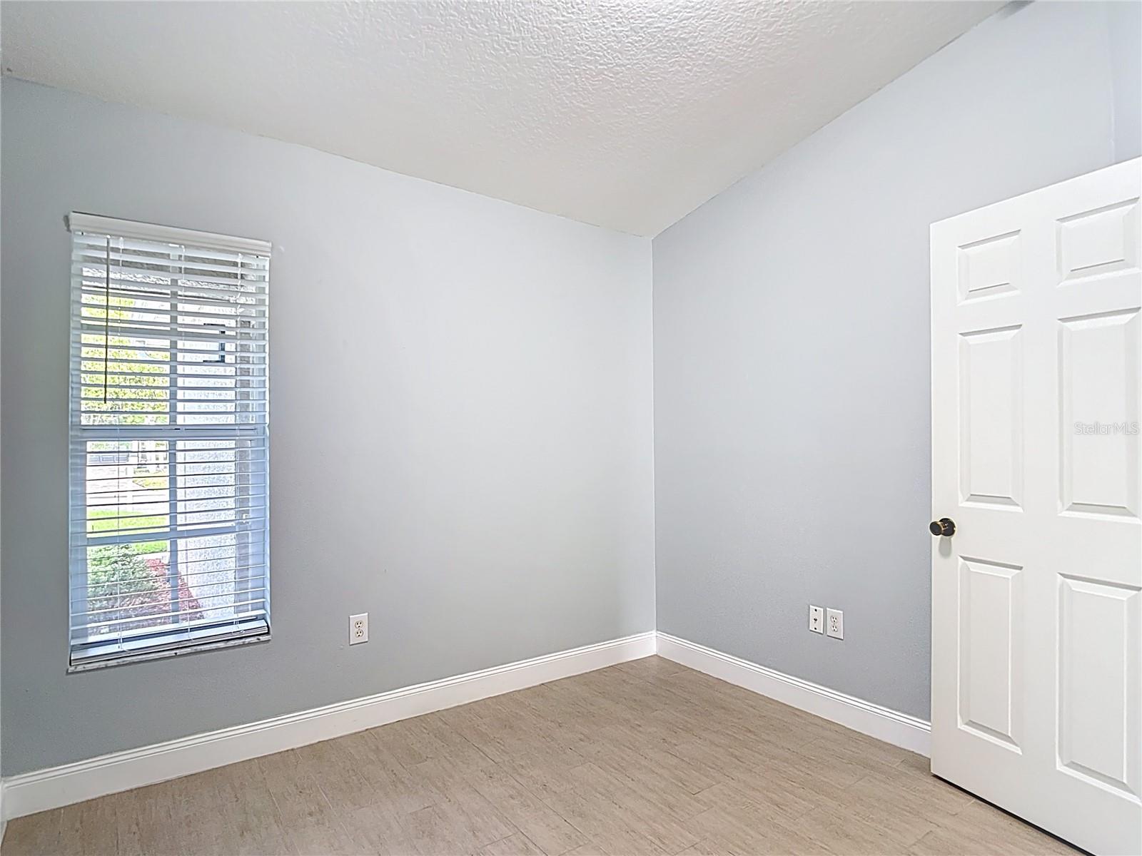 Image 34 of 56 For 12914 Royal George Avenue