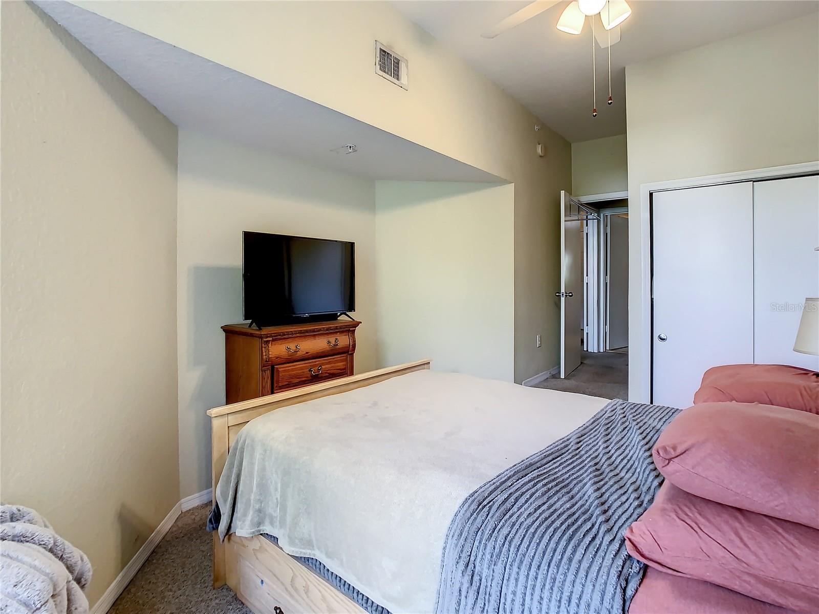 Image 5 of 14 For 501 Moody Avenue 1130