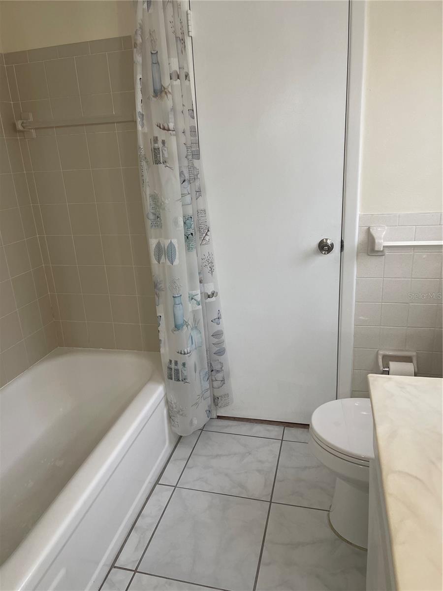 Image 23 of 33 For 7403 Populus Drive