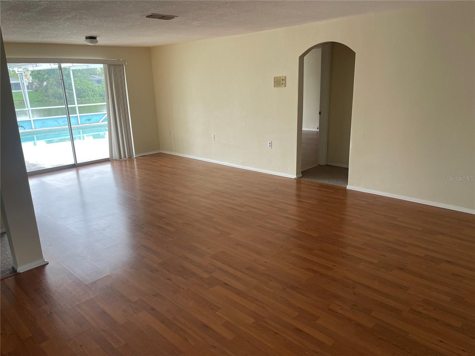 Image 4 of 33 For 7403 Populus Drive
