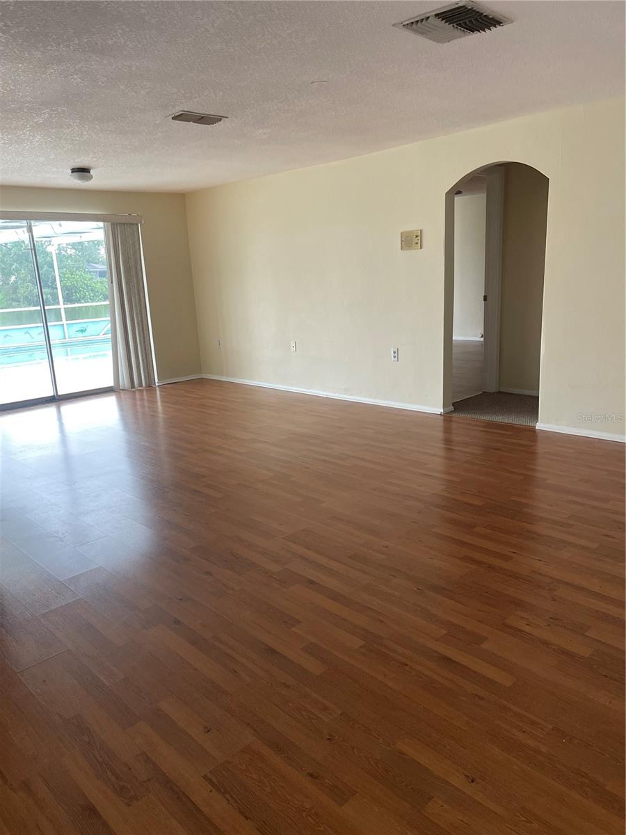 Image 5 of 33 For 7403 Populus Drive