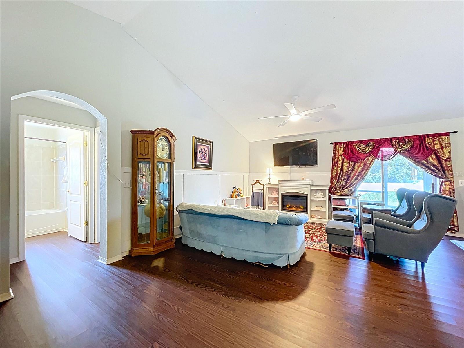 Image 8 of 39 For 4013 Byrds Crossing Drive