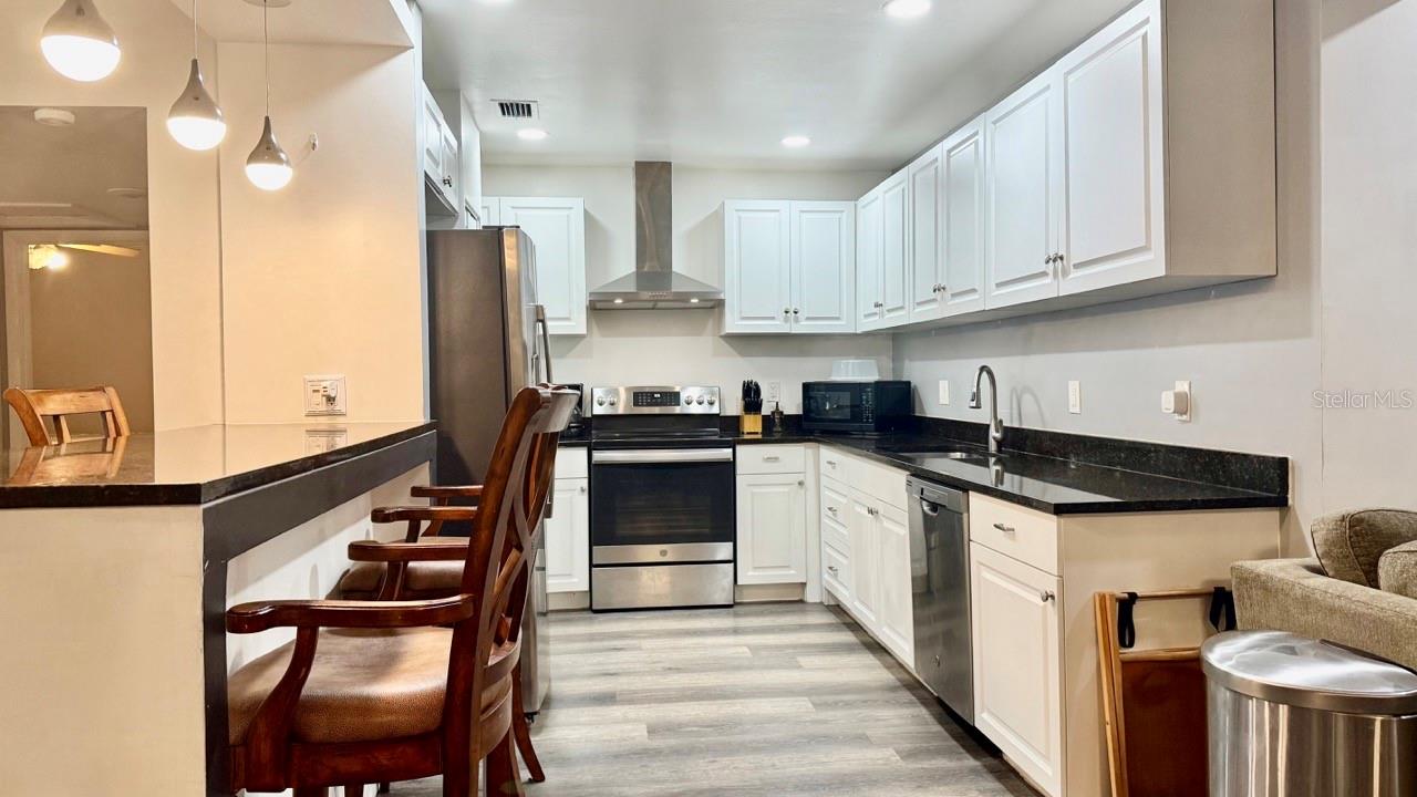 Image 6 of 19 For 2813 Kenmore Avenue