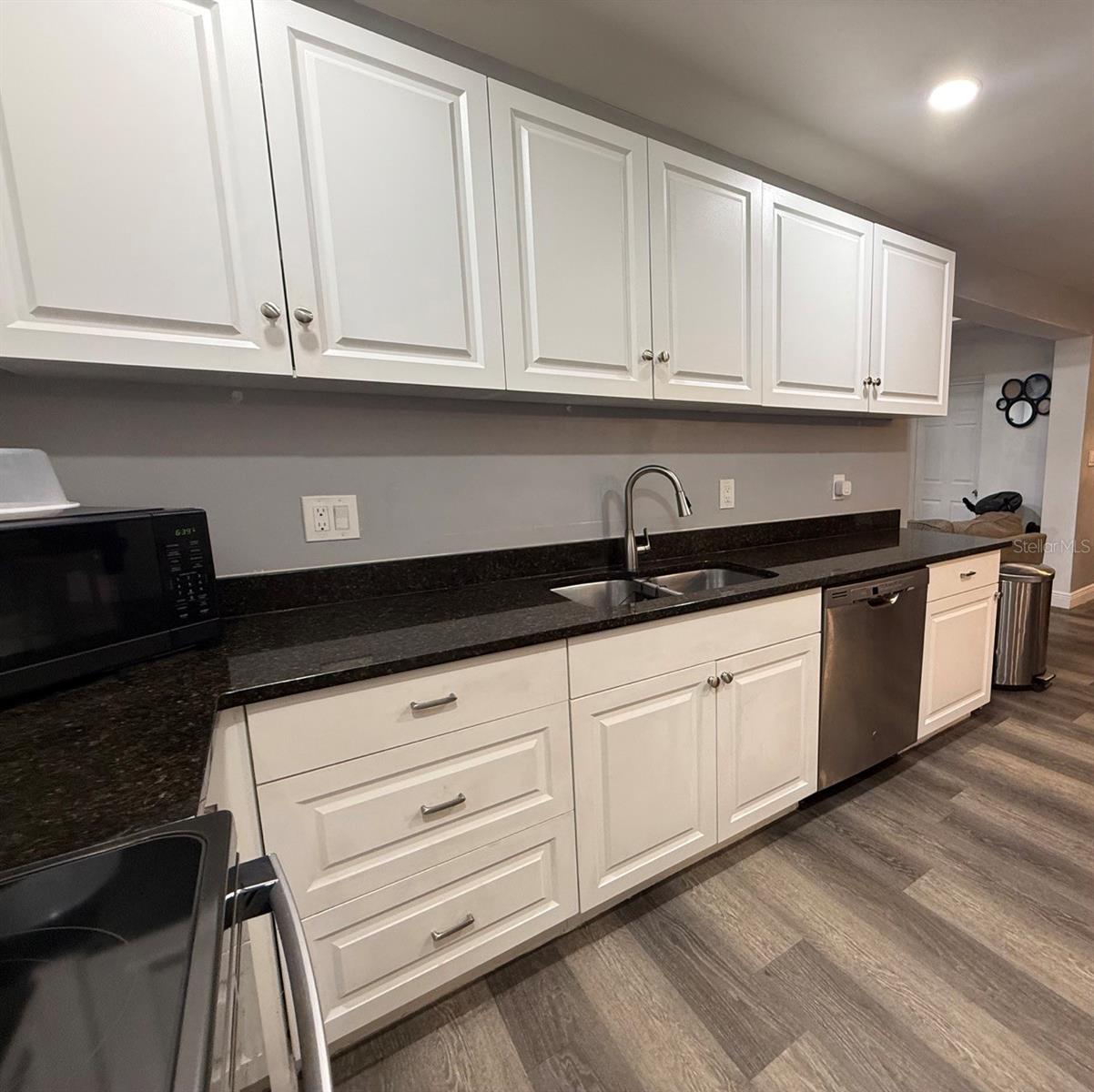 Image 9 of 19 For 2813 Kenmore Avenue