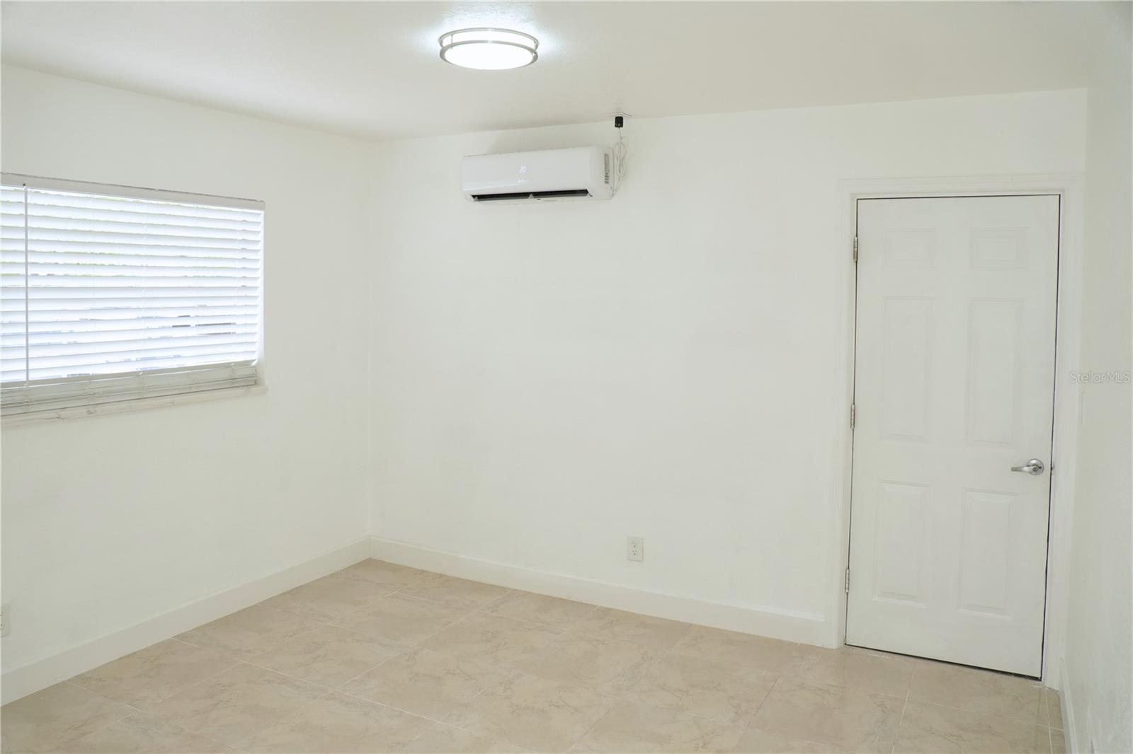 Listing photo id 9 for 6706 Clifton Street
