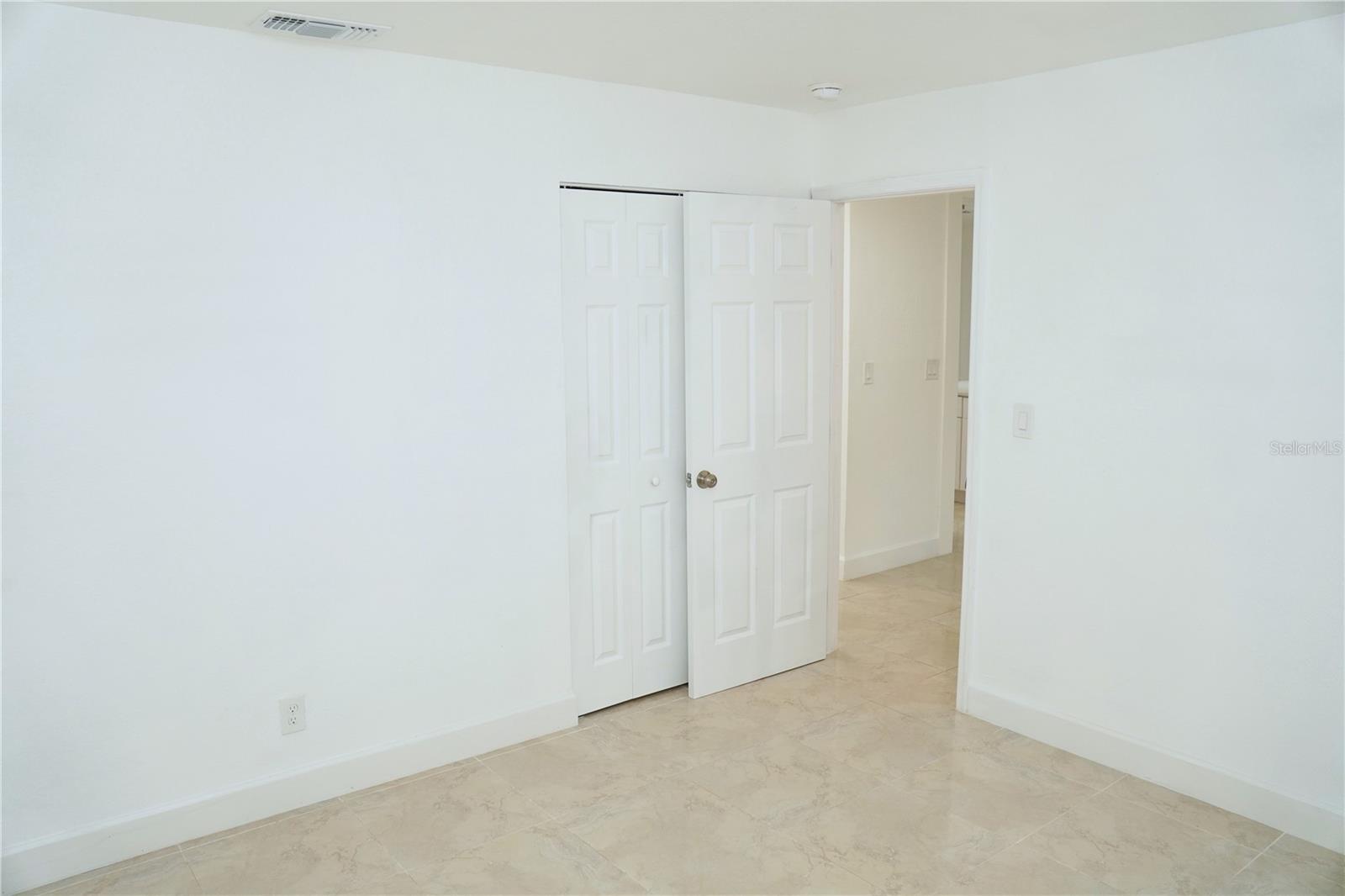 Listing photo id 10 for 6706 Clifton Street