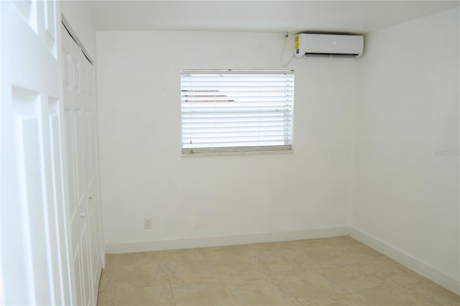 Listing photo id 11 for 6706 Clifton Street