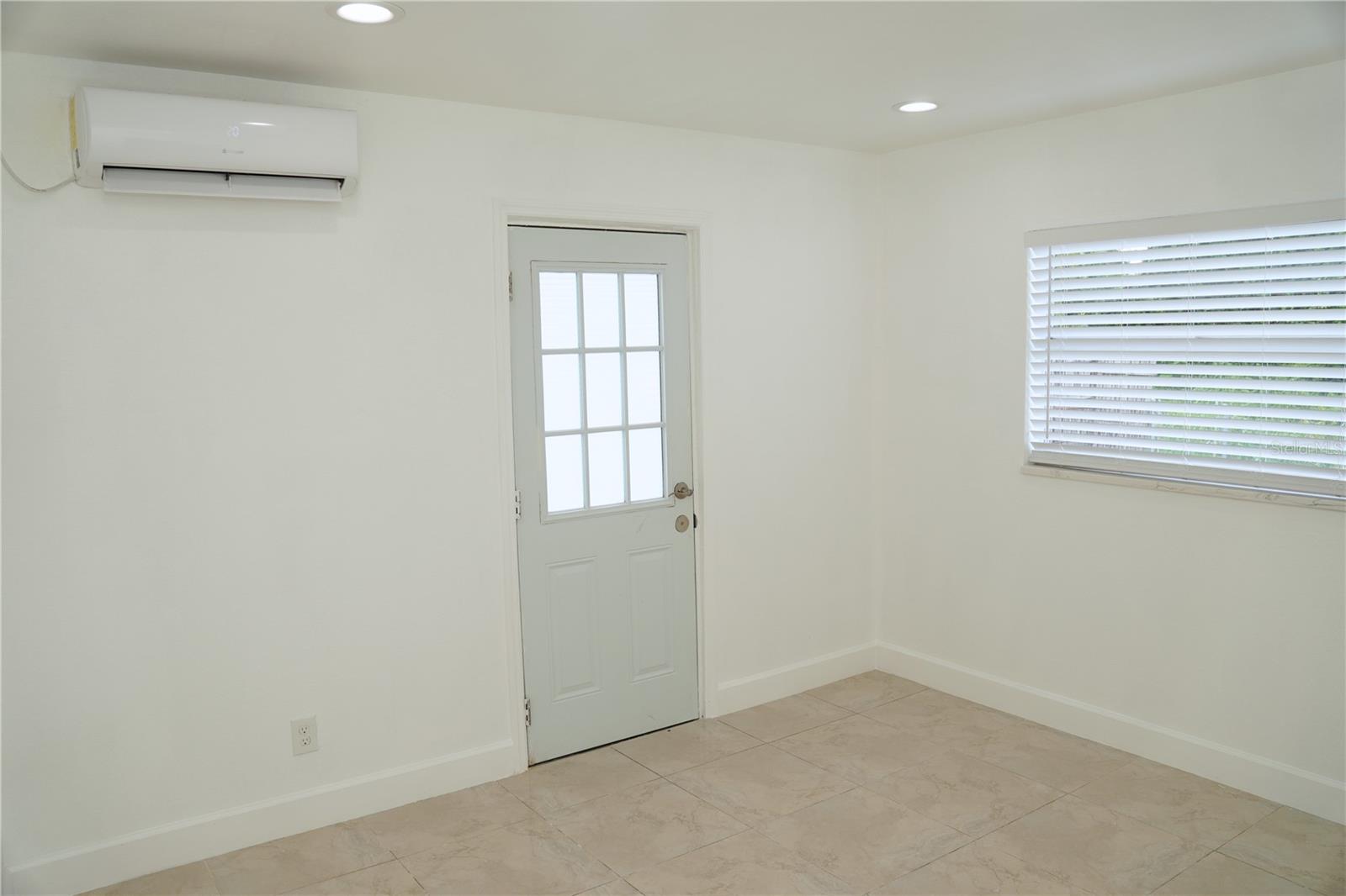 Listing photo id 13 for 6706 Clifton Street