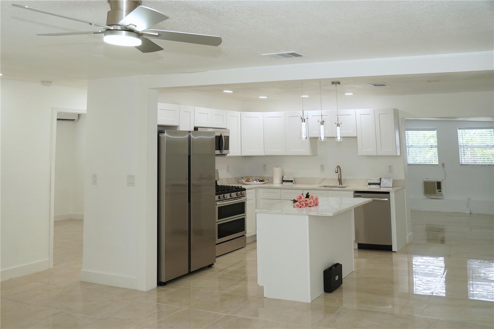 Listing photo id 3 for 6706 Clifton Street