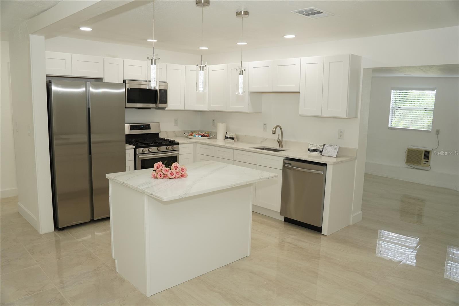 Listing photo id 4 for 6706 Clifton Street
