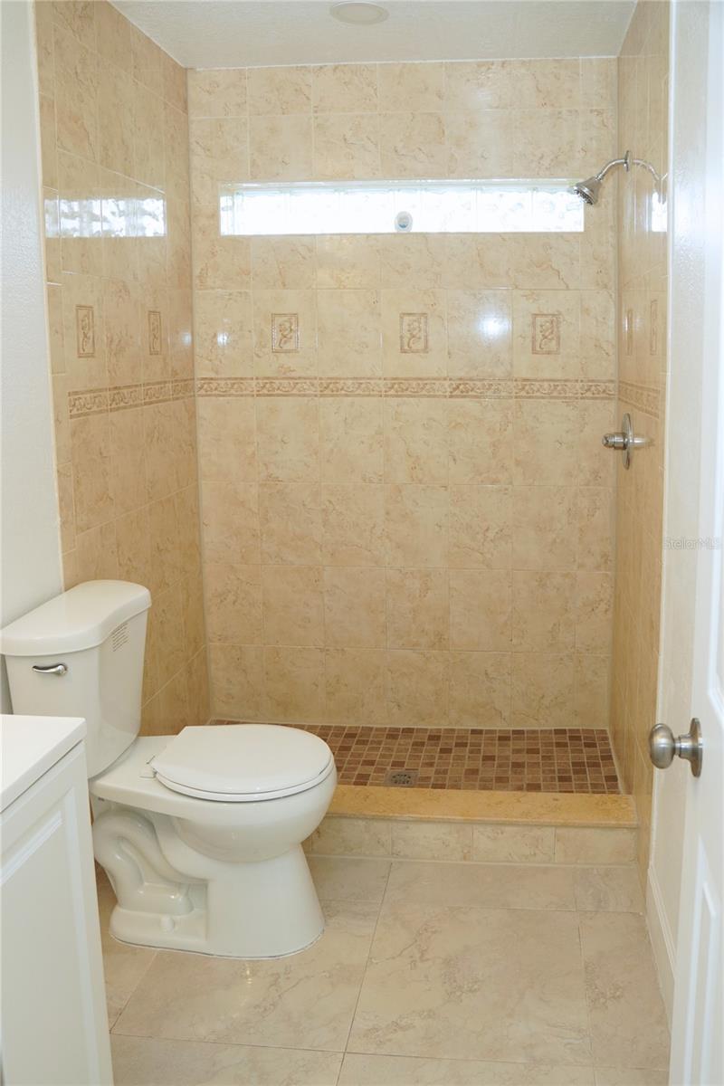 Listing photo id 7 for 6706 Clifton Street