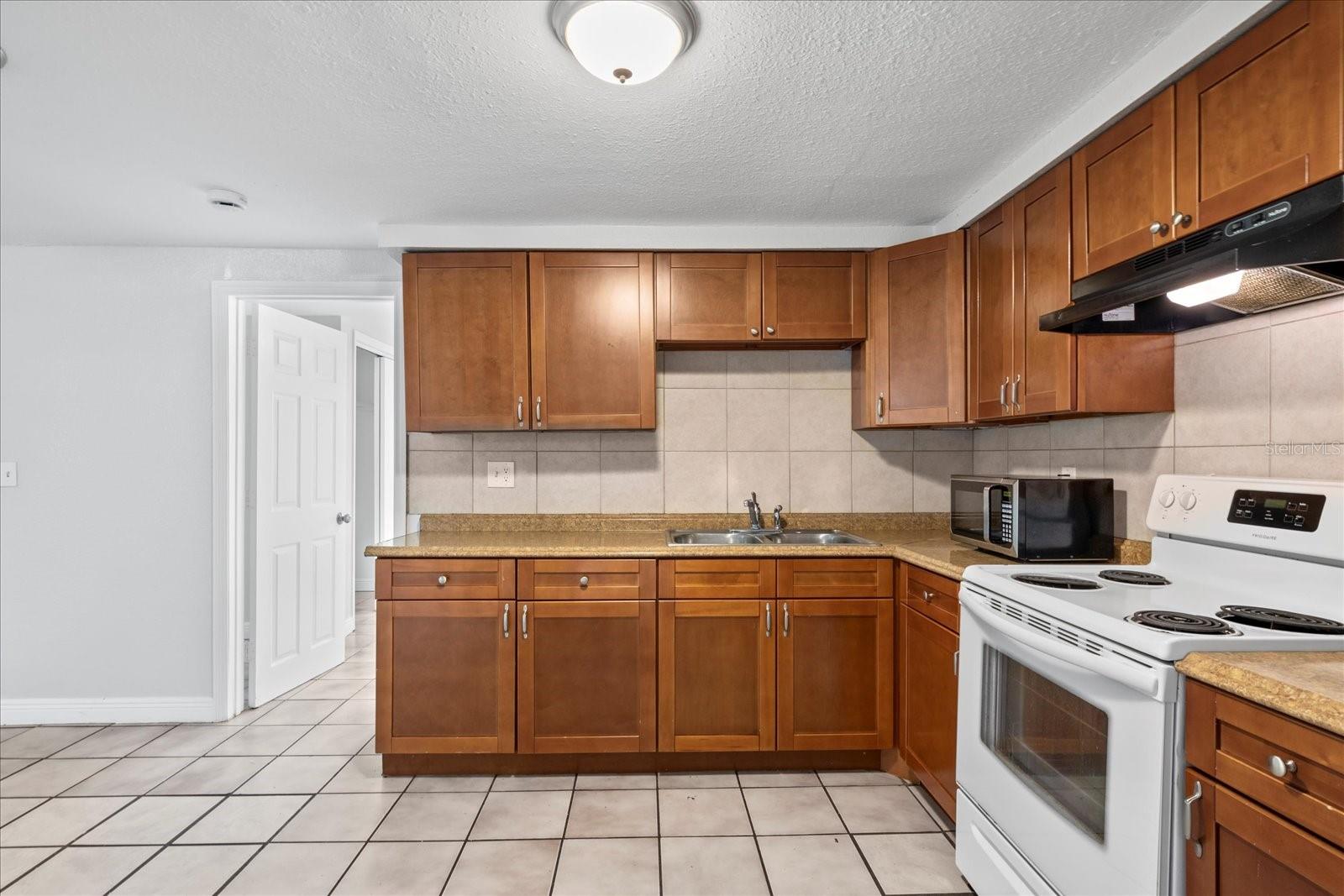 Image 10 of 31 For 3524 Hoover Drive