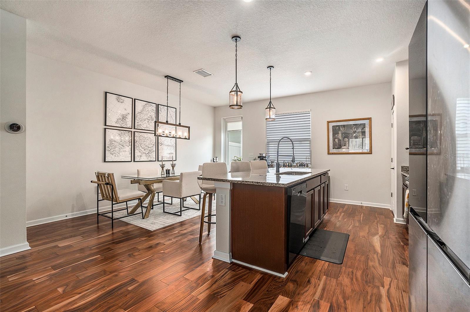 Listing photo id 10 for 14925 Promenade Parkway