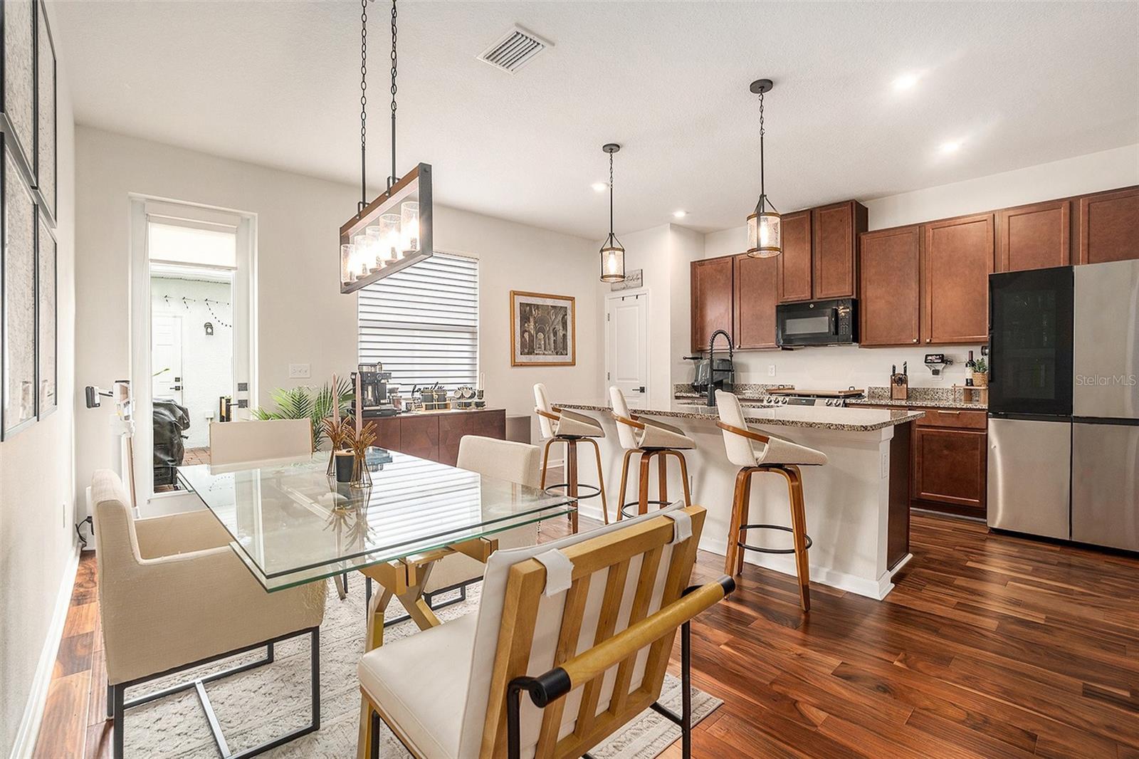 Listing photo id 12 for 14925 Promenade Parkway