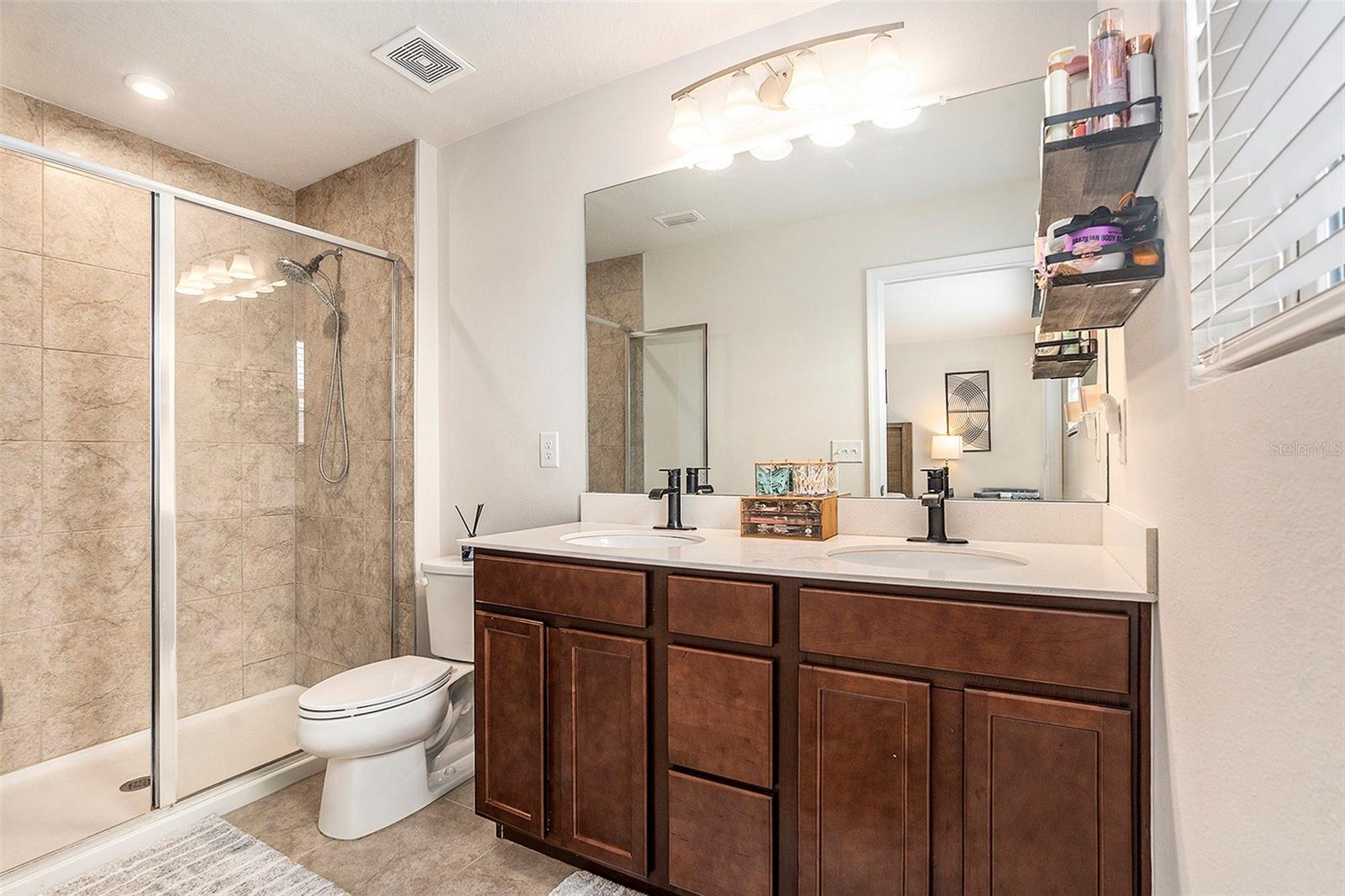 Listing photo id 17 for 14925 Promenade Parkway