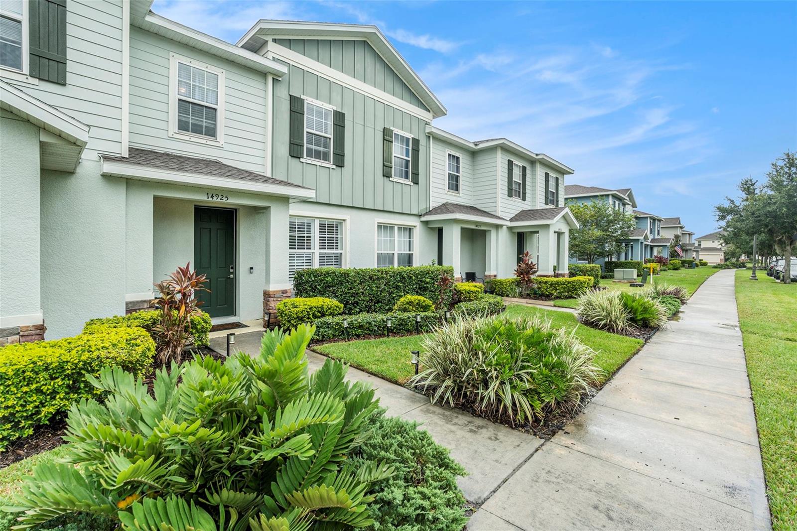 Listing photo id 0 for 14925 Promenade Parkway