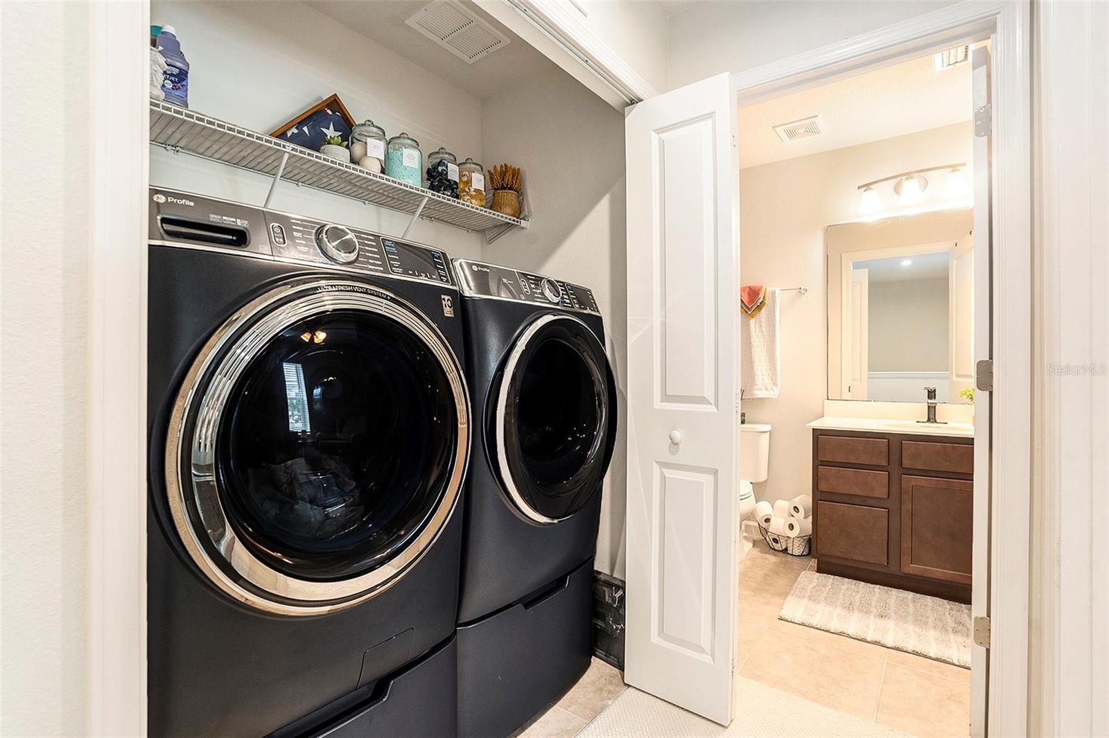 Listing photo id 21 for 14925 Promenade Parkway