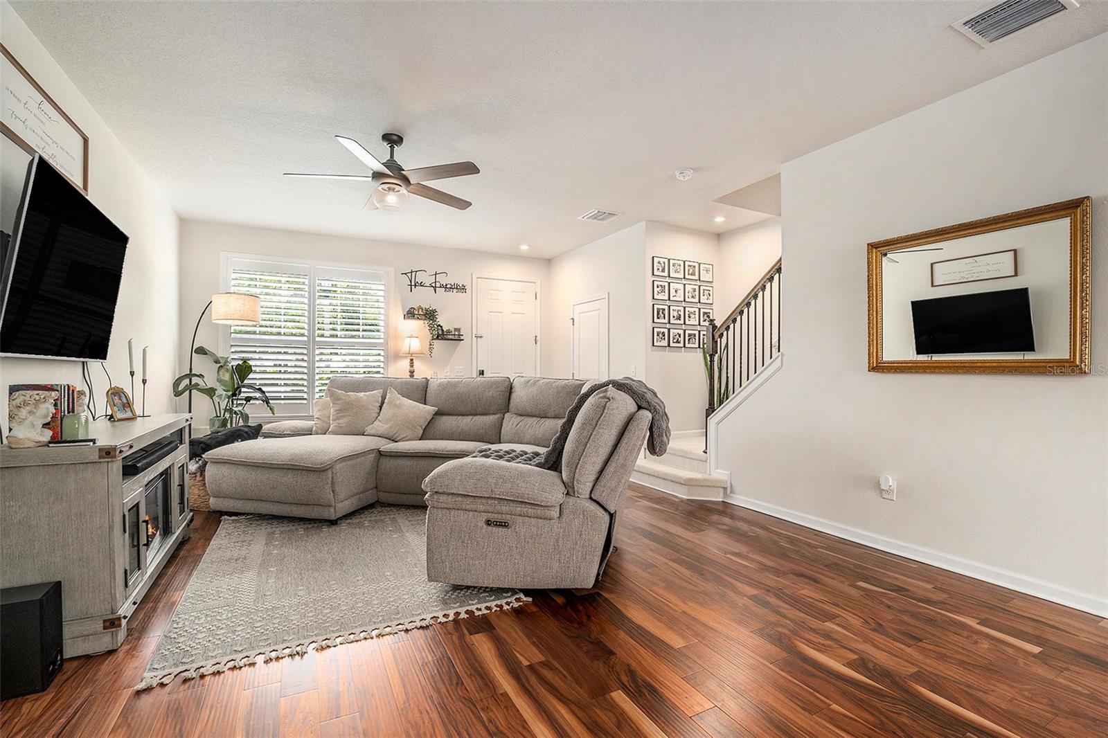 Listing photo id 4 for 14925 Promenade Parkway