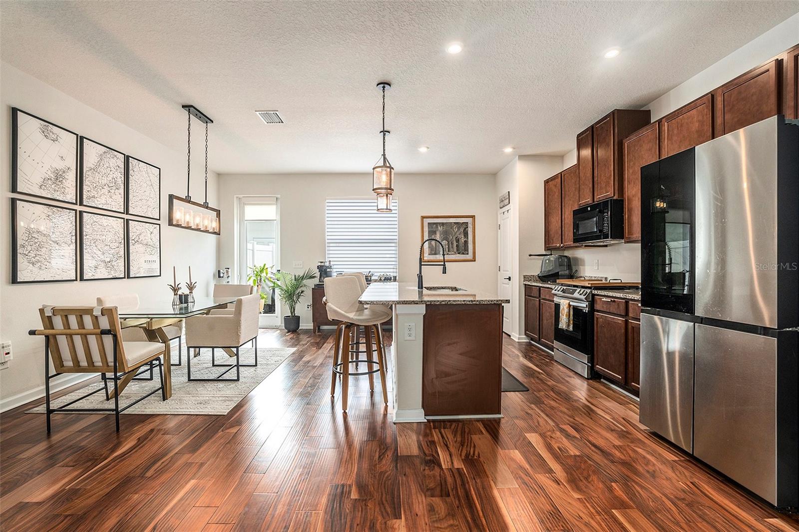 Listing photo id 7 for 14925 Promenade Parkway