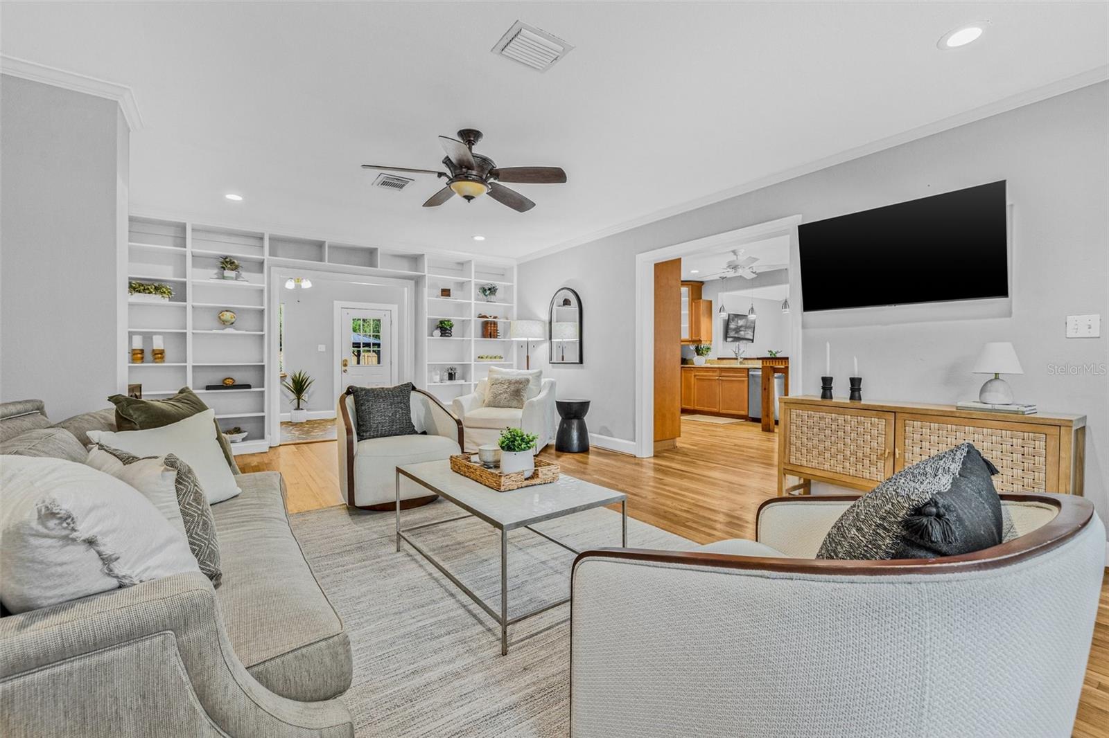 Image 11 of 81 For 106 22nd Avenue Se