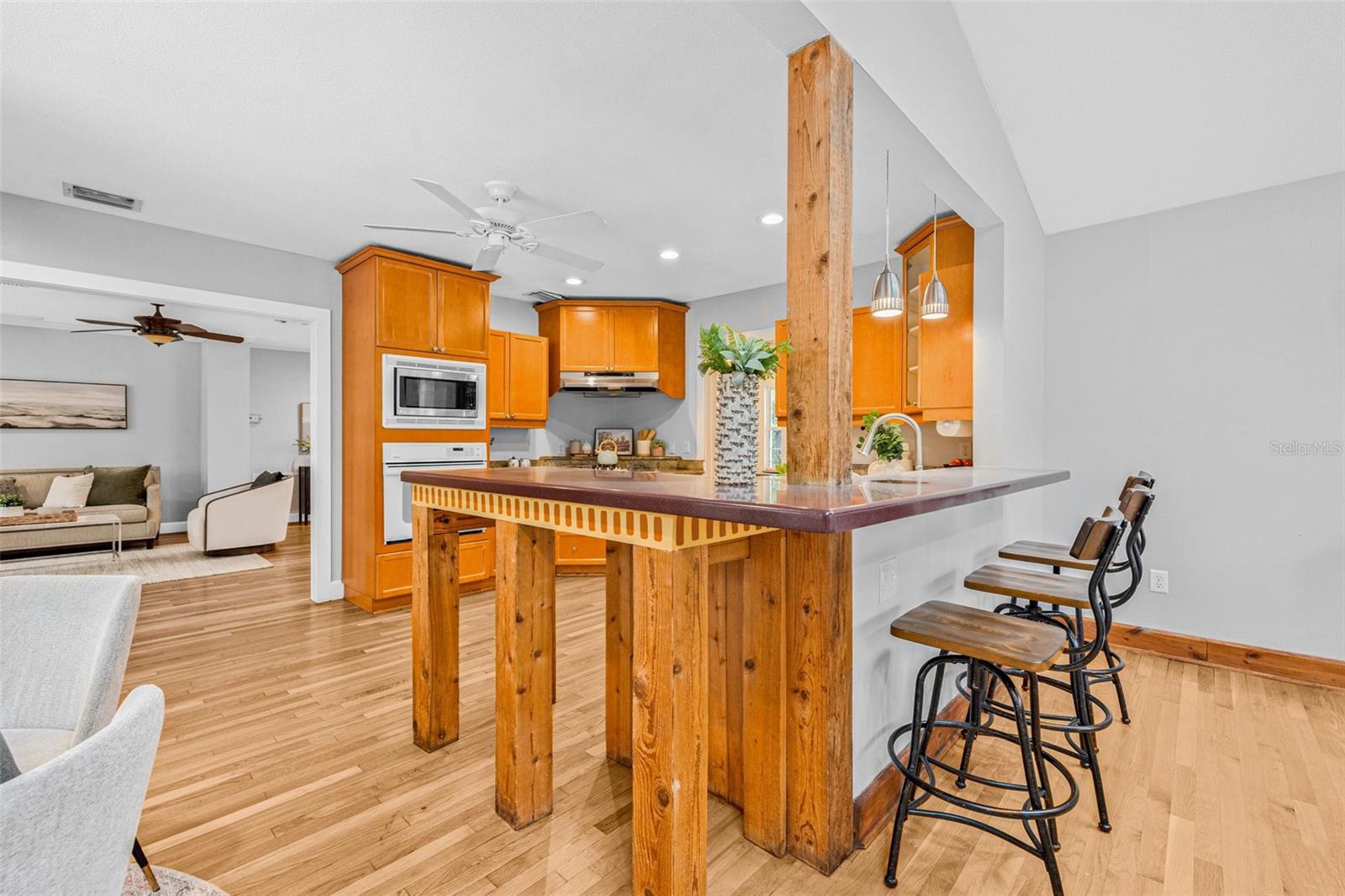 Image 16 of 81 For 106 22nd Avenue Se