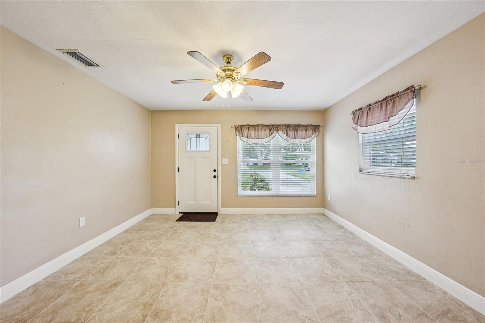 Image 7 of 41 For 5825 81st Avenue N