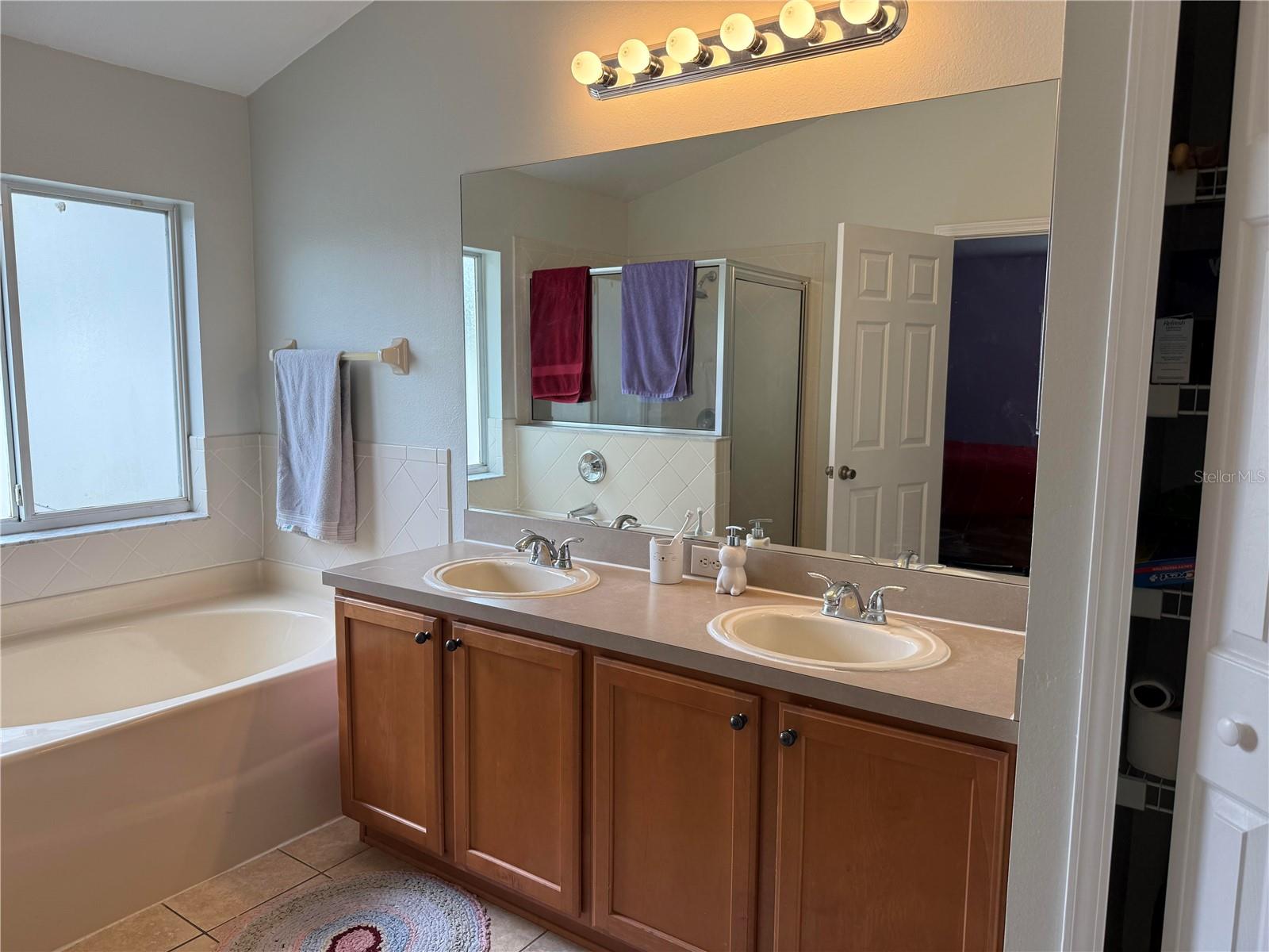 Listing photo id 14 for 4835 Barchetta Drive