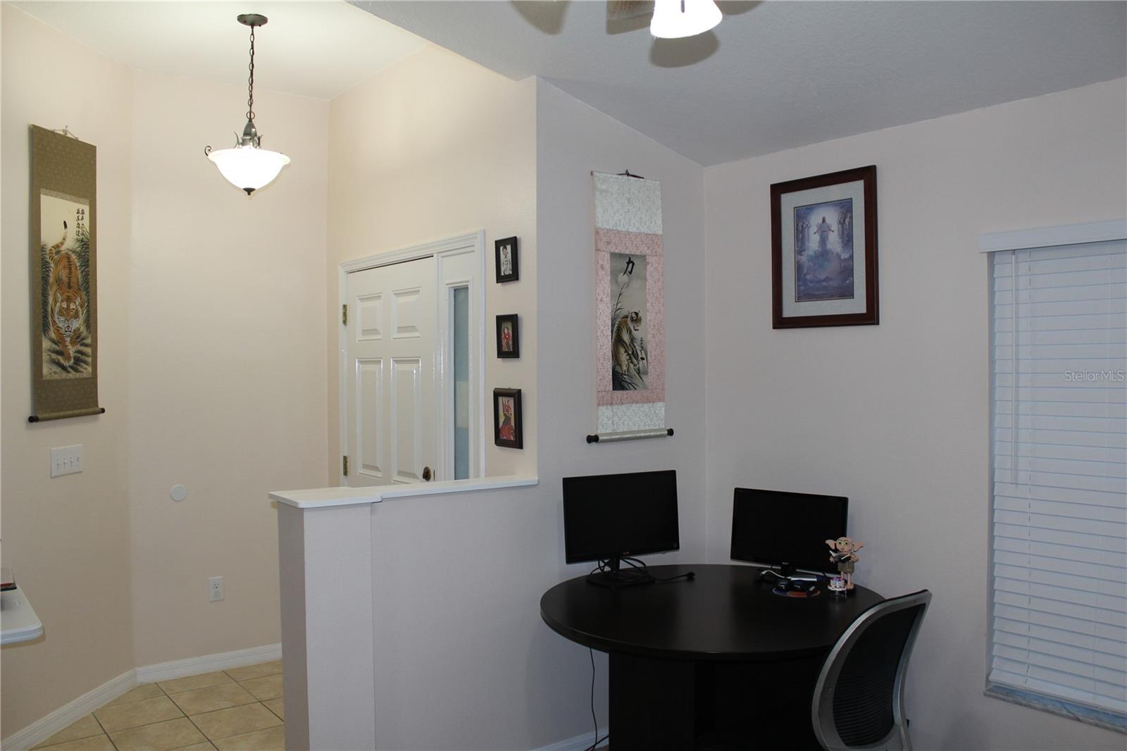 Listing photo id 2 for 4835 Barchetta Drive